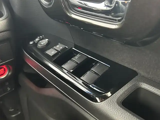 ホンダ Ｎ ＢＯＸ G L ホンダセンシング 千葉県 2018(平30)年 4.6万km ルナシルバーM 禁煙車/純正メモリナビ/　CD/Bluetooth/片側パワースライドドア/ホンダセンシング/●衝突軽減ブレーキ〈CMBS〉/●誤発進抑制機能/●後方誤発進抑制機能/●歩行者事故低減ステアリング/●路外逸脱抑制機能/●ACC〈アダプティブ・クルーズ・コントロール〉/●LKAS〈車線維持支援システム〉/●オートハイビーム/●先行車発進お知らせ機能/●標識認識機能/ビルトインETC/スマートキー&プッシュスタート/LEDヘッドライト/フォグライト/純正14インチアルミホイール