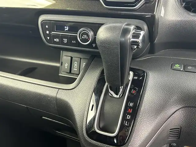 ホンダ Ｎ ＢＯＸ G L ホンダセンシング 千葉県 2018(平30)年 4.6万km ルナシルバーM 禁煙車/純正メモリナビ/　CD/Bluetooth/片側パワースライドドア/ホンダセンシング/●衝突軽減ブレーキ〈CMBS〉/●誤発進抑制機能/●後方誤発進抑制機能/●歩行者事故低減ステアリング/●路外逸脱抑制機能/●ACC〈アダプティブ・クルーズ・コントロール〉/●LKAS〈車線維持支援システム〉/●オートハイビーム/●先行車発進お知らせ機能/●標識認識機能/ビルトインETC/スマートキー&プッシュスタート/LEDヘッドライト/フォグライト/純正14インチアルミホイール