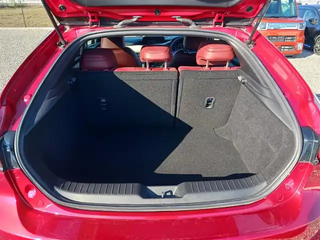 マツダ マツダ３ファストバック 20S 100周年特別記念車 宮崎県 2021(令3)年 4.4万km ソウルレッドクリスタルM 純正8.8型ナビ/フルセグTV/BOSEサウンドシステム/360度ビューモニター/ビルトインETC/レーダークルーズコントロール/前後パーキングセンサー/衝突被害軽減ブレーキ/車線逸脱防止支援システム/ブラインドスポットモニタリング/AT誤発進抑制/交通標識認識/ヘッドアップディスプレイ/LEDヘッドランプ/革巻きステアリング/ステアリングヒーター/パドルシフト/レッド革シート/前席シートヒーター/運転席パワーシート/純正18インチアルミホイール/スマートキー/プッシュエンジンスタート/禁煙車