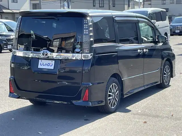 トヨタ ヴォクシー ZS 煌 宮城県 2015(平27)年 14.4万km ブラック (株)IDOMが運営する【じしゃロン仙台店】の自社ローン専用車両になりますこちらは現金またはオートローンご利用時の価格です。自社ローンご希望の方は別途その旨お申付け下さい/両側パワースライドドア/メモリナビ/後席モニター/フルセグ/Bluetooth/バックカメラ/CD/DVD/ビルトインETC/前後ドラレコ/ASSURAレーダー/LEDヘッドライト/純正16インチAW