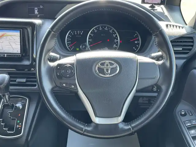 トヨタ ヴォクシー ZS 煌 宮城県 2015(平27)年 14.4万km ブラック (株)IDOMが運営する【じしゃロン仙台店】の自社ローン専用車両になりますこちらは現金またはオートローンご利用時の価格です。自社ローンご希望の方は別途その旨お申付け下さい/両側パワースライドドア/メモリナビ/後席モニター/フルセグ/Bluetooth/バックカメラ/CD/DVD/ビルトインETC/前後ドラレコ/ASSURAレーダー/LEDヘッドライト/純正16インチAW