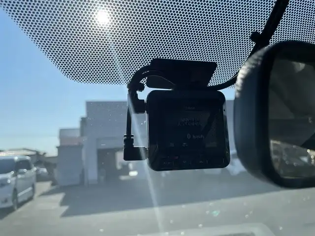 トヨタ ヴォクシー ZS 煌 宮城県 2015(平27)年 14.4万km ブラック (株)IDOMが運営する【じしゃロン仙台店】の自社ローン専用車両になりますこちらは現金またはオートローンご利用時の価格です。自社ローンご希望の方は別途その旨お申付け下さい/両側パワースライドドア/メモリナビ/後席モニター/フルセグ/Bluetooth/バックカメラ/CD/DVD/ビルトインETC/前後ドラレコ/ASSURAレーダー/LEDヘッドライト/純正16インチAW