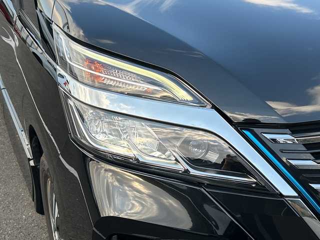 日産 セレナ e－パワー ハイウェイスター V 佐賀県 2020(令2)年 5.5万km ダイヤモンドブラック 純正10インチナビ(AM/FM/CD/DVD/Bluetooth/フルセグ)/純正11インチフリップダウンモニター/両側パワースライドドア/アラウンドビューモニター/プロパイロット/エマージェンシーブレーキ/レーンキープアシスト/スマートルームミラー/ビルトインETC/前方ドライブレコーダー/レザー調シートカバー/LEDヘッドライト/オートライト/純正15インチアルミホイール/純正フロアマット/スペアキー