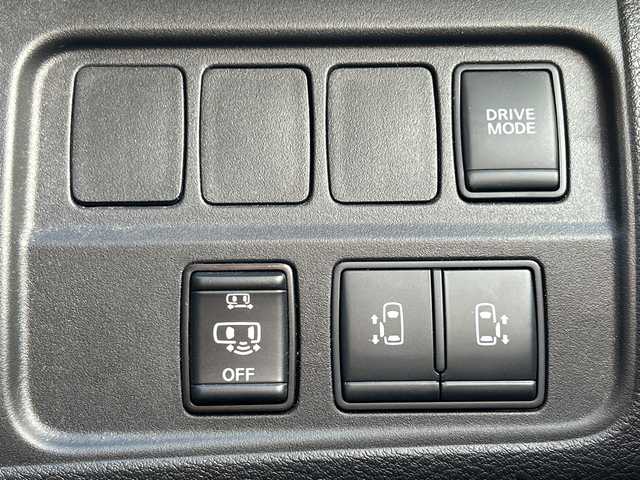 日産 セレナ e－パワー ハイウェイスター V 佐賀県 2020(令2)年 5.5万km ダイヤモンドブラック 純正10インチナビ(AM/FM/CD/DVD/Bluetooth/フルセグ)/純正11インチフリップダウンモニター/両側パワースライドドア/アラウンドビューモニター/プロパイロット/エマージェンシーブレーキ/レーンキープアシスト/スマートルームミラー/ビルトインETC/前方ドライブレコーダー/レザー調シートカバー/LEDヘッドライト/オートライト/純正15インチアルミホイール/純正フロアマット/スペアキー