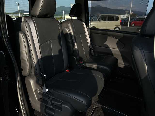 日産 セレナ e－パワー ハイウェイスター V 佐賀県 2020(令2)年 5.5万km ダイヤモンドブラック 純正10インチナビ(AM/FM/CD/DVD/Bluetooth/フルセグ)/純正11インチフリップダウンモニター/両側パワースライドドア/アラウンドビューモニター/プロパイロット/エマージェンシーブレーキ/レーンキープアシスト/スマートルームミラー/ビルトインETC/前方ドライブレコーダー/レザー調シートカバー/LEDヘッドライト/オートライト/純正15インチアルミホイール/純正フロアマット/スペアキー