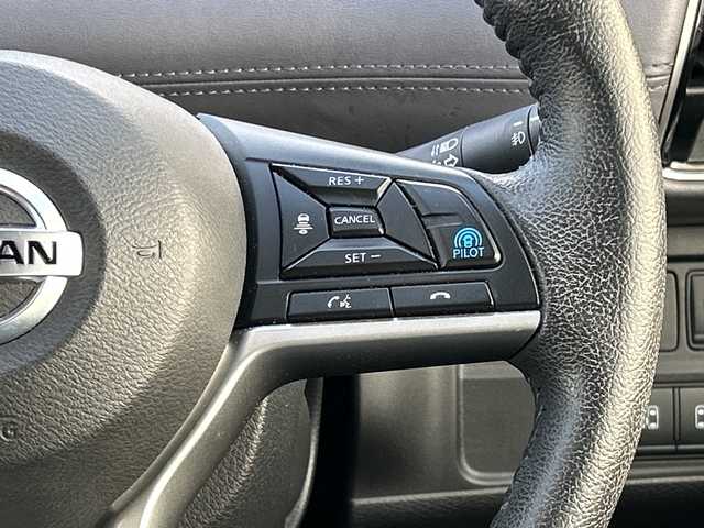 日産 セレナ e－パワー ハイウェイスター V 佐賀県 2020(令2)年 5.5万km ダイヤモンドブラック 純正10インチナビ(AM/FM/CD/DVD/Bluetooth/フルセグ)/純正11インチフリップダウンモニター/両側パワースライドドア/アラウンドビューモニター/プロパイロット/エマージェンシーブレーキ/レーンキープアシスト/スマートルームミラー/ビルトインETC/前方ドライブレコーダー/レザー調シートカバー/LEDヘッドライト/オートライト/純正15インチアルミホイール/純正フロアマット/スペアキー