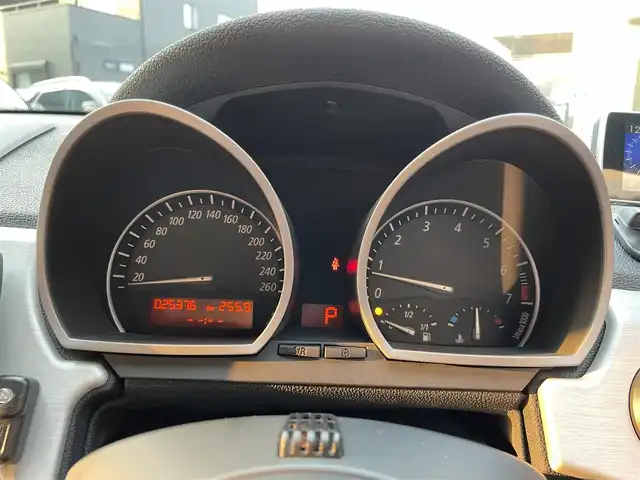 ＢＭＷ Ｚ４ ロードスター 2．5i 和歌山県 2006(平18)年 2.6万km チタンシルバーM 赤レザーシート/前席シートヒーター/HIDヘッドライト/社外フロントリップスポイラー/社外18インチアルミホイール/社外マフラー/ETC