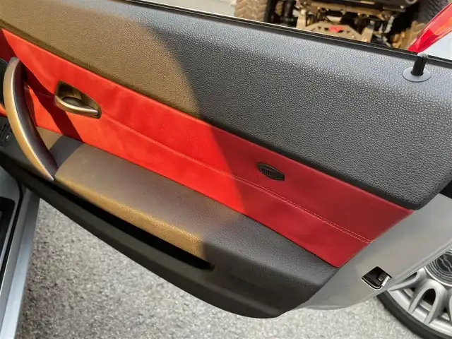 ＢＭＷ Ｚ４ ロードスター 2．5i 和歌山県 2006(平18)年 2.6万km チタンシルバーM 赤レザーシート/前席シートヒーター/HIDヘッドライト/社外フロントリップスポイラー/社外18インチアルミホイール/社外マフラー/ETC