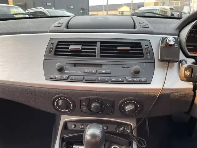 ＢＭＷ Ｚ４ ロードスター 2．5i 和歌山県 2006(平18)年 2.6万km チタンシルバーM 赤レザーシート/前席シートヒーター/HIDヘッドライト/社外フロントリップスポイラー/社外18インチアルミホイール/社外マフラー/ETC