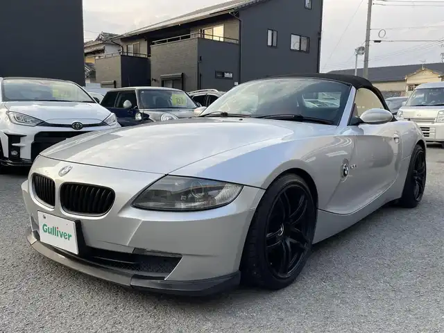 ＢＭＷ Ｚ４ ロードスター 2．5i 和歌山県 2006(平18)年 2.6万km チタンシルバーM 赤レザーシート/前席シートヒーター/HIDヘッドライト/社外フロントリップスポイラー/社外18インチアルミホイール/社外マフラー/ETC