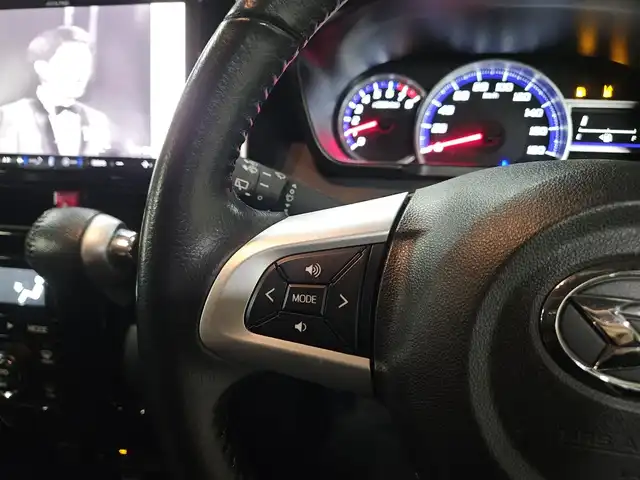 ダイハツ トール カスタムG SAⅡ 兵庫県 2017(平29)年 5.6万km レーザーブルークリスタルシャイン コンフォートパック/パノラマモニター/4WD/アルパインナビ/フルセグTV/両側パワースライドドア/ビルトインETC/クルーズコントロール/スマートアシストII/・衝突被害軽減ブレーキ/・車線逸脱警報/・誤発進抑制機能/LEDヘッドランプ/革巻きステアリング/ステアリングスイッチ/前席シートヒーター/純正14インチアルミホイール/スマートキー/プッシュエンジンスタート/禁煙車