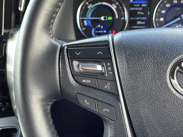 トヨタ アルファードハイブリット S タイプゴールドⅡ 青森県 2021(令3)年 6.2万km ホワイトパールクリスタルシャイン ・4WD/・トヨタセーフティセンス/・プリクラッシュセーフティ/・レーダークルーズコントロール/・レーンディパーチャーアラート/・オートハイビーム/・ブラインドスポットモニタリング/・前後クリアランスソナー/・純正メモリナビ/・フルセグ/・バックカメラ/・両側パワースライドドア/・パワーバックドア/・ハーフレザーシート/・オットマン/・LEDオートライト/・フォグランプ/・純正17インチアルミホイール/・アイドリングストップ/・100V電源/・ステアリングスイッチ/・デジタルインナーミラー/・スマートキー/・ビルトインETC2.0