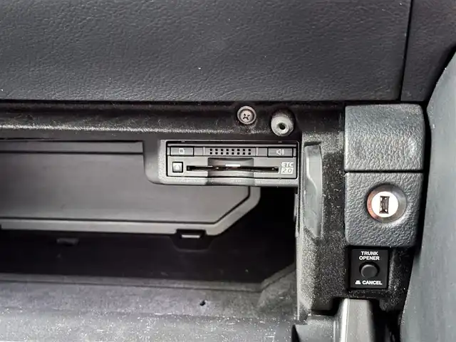 レクサス ＩＳ 300h Fスポーツ 宮城県 2017(平29)年 6.5万km グラファイトブラックガラスフレーク セーフティシステムプラス/・プリクラッシュセーフティ/・レーンディパーチャーアラート/・オートマチックハイビーム/・レーダークルーズコントロール/純正ナビ/・CD/DVD/・Bluetooth/・フルセグTV/・音楽録音機能/バックモニター/ビルトインETC2.0/ドライブレコーダー/ハーフレザーシート/シートヒーター/パワーシート/革巻きステアリング/ステアリングスイッチ/パドルシフト/MTモード付AT/LEDヘッドランプ/LEDデイライト/オートライト/電動格納ミラー/純正18インチAW/純正フロアマット/W/サイド/ニー/カーテンエアバッグ