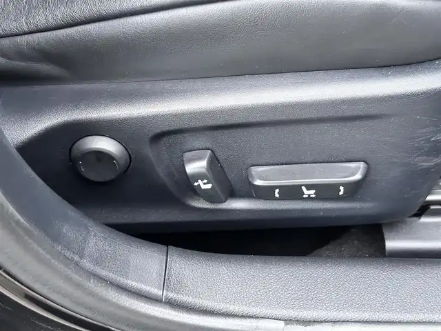 レクサス ＩＳ 300h Fスポーツ 宮城県 2017(平29)年 6.5万km グラファイトブラックガラスフレーク セーフティシステムプラス/・プリクラッシュセーフティ/・レーンディパーチャーアラート/・オートマチックハイビーム/・レーダークルーズコントロール/純正ナビ/・CD/DVD/・Bluetooth/・フルセグTV/・音楽録音機能/バックモニター/ビルトインETC2.0/ドライブレコーダー/ハーフレザーシート/シートヒーター/パワーシート/革巻きステアリング/ステアリングスイッチ/パドルシフト/MTモード付AT/LEDヘッドランプ/LEDデイライト/オートライト/電動格納ミラー/純正18インチAW/純正フロアマット/W/サイド/ニー/カーテンエアバッグ