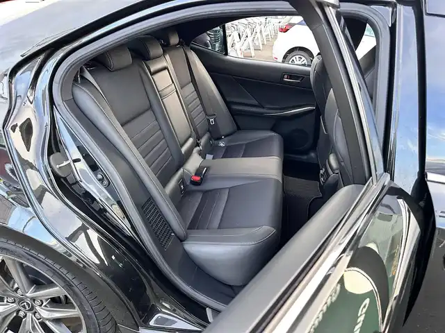 レクサス ＩＳ 300h Fスポーツ 宮城県 2017(平29)年 6.5万km グラファイトブラックガラスフレーク セーフティシステムプラス/・プリクラッシュセーフティ/・レーンディパーチャーアラート/・オートマチックハイビーム/・レーダークルーズコントロール/純正ナビ/・CD/DVD/・Bluetooth/・フルセグTV/・音楽録音機能/バックモニター/ビルトインETC2.0/ドライブレコーダー/ハーフレザーシート/シートヒーター/パワーシート/革巻きステアリング/ステアリングスイッチ/パドルシフト/MTモード付AT/LEDヘッドランプ/LEDデイライト/オートライト/電動格納ミラー/純正18インチAW/純正フロアマット/W/サイド/ニー/カーテンエアバッグ