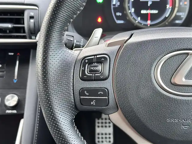 レクサス ＩＳ 300h Fスポーツ 宮城県 2017(平29)年 6.5万km グラファイトブラックガラスフレーク セーフティシステムプラス/・プリクラッシュセーフティ/・レーンディパーチャーアラート/・オートマチックハイビーム/・レーダークルーズコントロール/純正ナビ/・CD/DVD/・Bluetooth/・フルセグTV/・音楽録音機能/バックモニター/ビルトインETC2.0/ドライブレコーダー/ハーフレザーシート/シートヒーター/パワーシート/革巻きステアリング/ステアリングスイッチ/パドルシフト/MTモード付AT/LEDヘッドランプ/LEDデイライト/オートライト/電動格納ミラー/純正18インチAW/純正フロアマット/W/サイド/ニー/カーテンエアバッグ