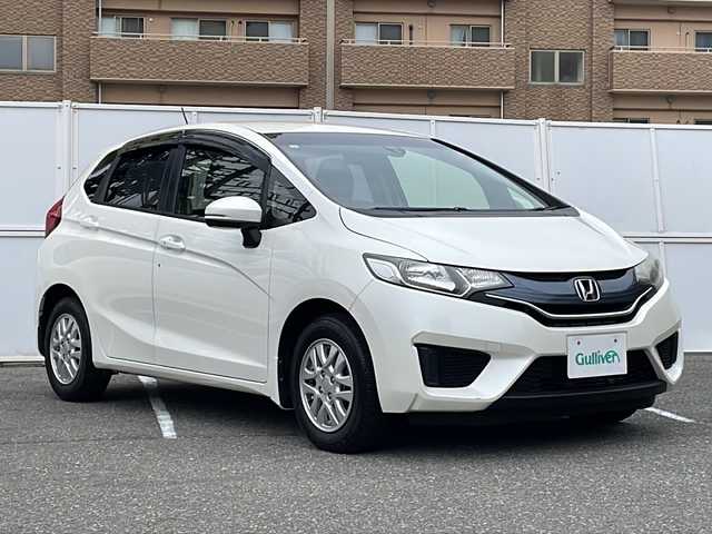 ホンダ フィット 13G Fパッケージ 秋田県 2015(平27)年 5.7万km プレミアムホワイトパール 社外SDナビ　CN-R300D/DTV　DVD　CD　BT　SD　/ETC/バックカメラ/プッシュスタート/スマートキー/ヘッドライトレベライザー/ステアリングスイッチ/オートエアコン/オートリトラミラー/CTBA/TRC/保証書/取扱説明書/スタッドレスタイヤ積み込み