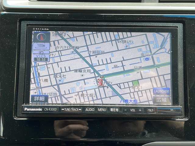 ホンダ フィット 13G Fパッケージ 秋田県 2015(平27)年 5.7万km プレミアムホワイトパール 社外SDナビ　CN-R300D/DTV　DVD　CD　BT　SD　/ETC/バックカメラ/プッシュスタート/スマートキー/ヘッドライトレベライザー/ステアリングスイッチ/オートエアコン/オートリトラミラー/CTBA/TRC/保証書/取扱説明書/スタッドレスタイヤ積み込み