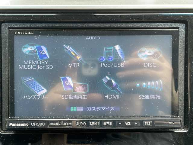 ホンダ フィット 13G Fパッケージ 秋田県 2015(平27)年 5.7万km プレミアムホワイトパール 社外SDナビ　CN-R300D/DTV　DVD　CD　BT　SD　/ETC/バックカメラ/プッシュスタート/スマートキー/ヘッドライトレベライザー/ステアリングスイッチ/オートエアコン/オートリトラミラー/CTBA/TRC/保証書/取扱説明書/スタッドレスタイヤ積み込み