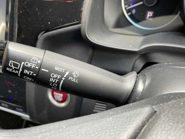 ホンダ フィット 13G Fパッケージ 秋田県 2015(平27)年 5.7万km プレミアムホワイトパール 社外SDナビ　CN-R300D/DTV　DVD　CD　BT　SD　/ETC/バックカメラ/プッシュスタート/スマートキー/ヘッドライトレベライザー/ステアリングスイッチ/オートエアコン/オートリトラミラー/CTBA/TRC/保証書/取扱説明書/スタッドレスタイヤ積み込み