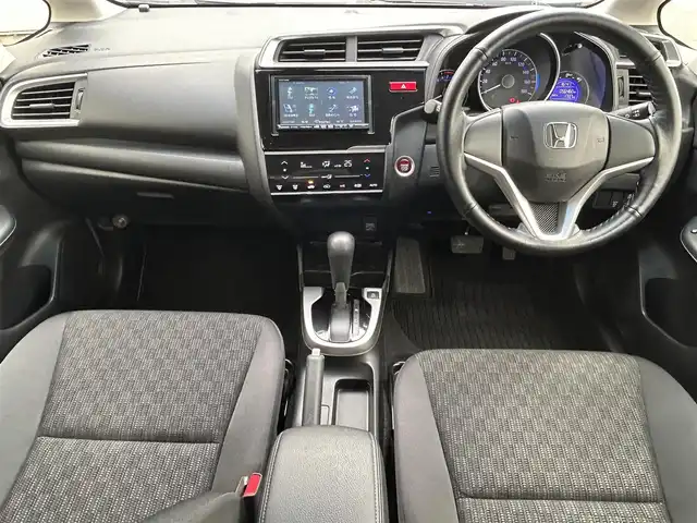 ホンダ フィット 13G Fパッケージ 福島県 2015(平27)年 5.7万km プレミアムホワイトパール 社外ナビゲーション/型番：CN-R300D/【CD/DVD/SD/BT/TV】/バックカメラ/ビルトインETC/アイドリングストップ/純正フロアマット/ドアバイザー