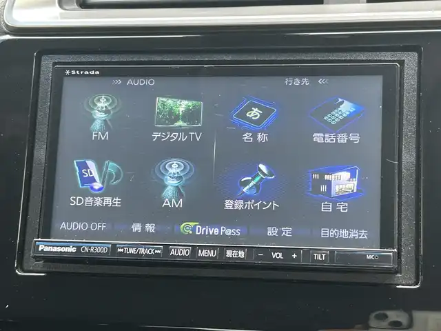 ホンダ フィット 13G Fパッケージ 福島県 2015(平27)年 5.7万km プレミアムホワイトパール 社外ナビゲーション/型番：CN-R300D/【CD/DVD/SD/BT/TV】/バックカメラ/ビルトインETC/アイドリングストップ/純正フロアマット/ドアバイザー