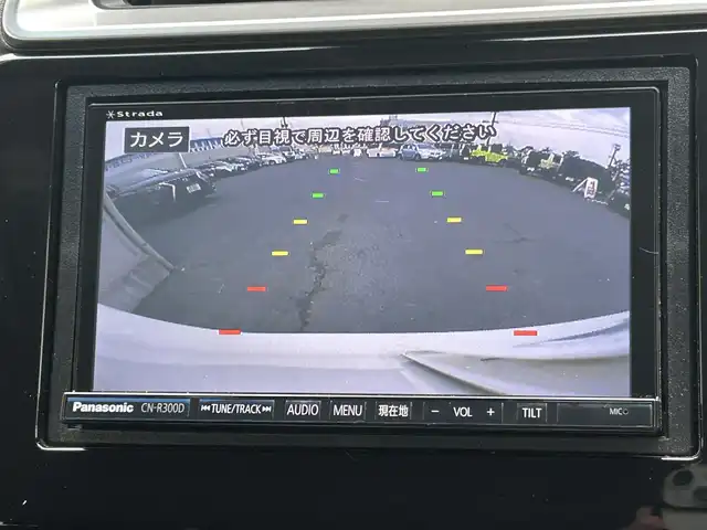 ホンダ フィット 13G Fパッケージ 福島県 2015(平27)年 5.7万km プレミアムホワイトパール 社外ナビゲーション/型番：CN-R300D/【CD/DVD/SD/BT/TV】/バックカメラ/ビルトインETC/アイドリングストップ/純正フロアマット/ドアバイザー