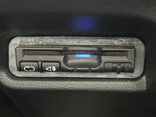 ホンダ フィット 13G Fパッケージ 福島県 2015(平27)年 5.7万km プレミアムホワイトパール 社外ナビゲーション/型番：CN-R300D/【CD/DVD/SD/BT/TV】/バックカメラ/ビルトインETC/アイドリングストップ/純正フロアマット/ドアバイザー
