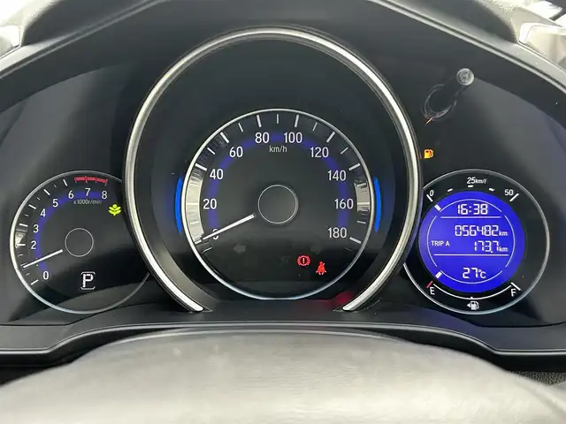 ホンダ フィット 13G Fパッケージ 福島県 2015(平27)年 5.7万km プレミアムホワイトパール 社外ナビゲーション/型番：CN-R300D/【CD/DVD/SD/BT/TV】/バックカメラ/ビルトインETC/アイドリングストップ/純正フロアマット/ドアバイザー