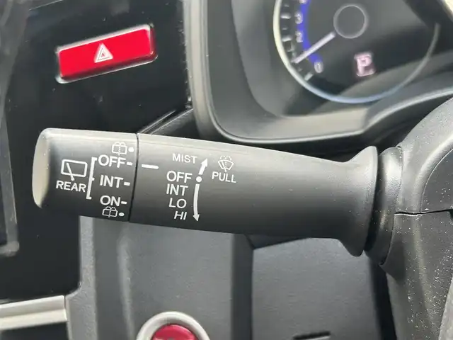ホンダ フィット 13G Fパッケージ 福島県 2015(平27)年 5.7万km プレミアムホワイトパール 社外ナビゲーション/型番：CN-R300D/【CD/DVD/SD/BT/TV】/バックカメラ/ビルトインETC/アイドリングストップ/純正フロアマット/ドアバイザー