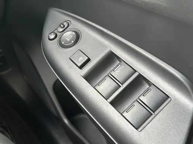 ホンダ フィット 13G Fパッケージ 福島県 2015(平27)年 5.7万km プレミアムホワイトパール 社外ナビゲーション/型番：CN-R300D/【CD/DVD/SD/BT/TV】/バックカメラ/ビルトインETC/アイドリングストップ/純正フロアマット/ドアバイザー