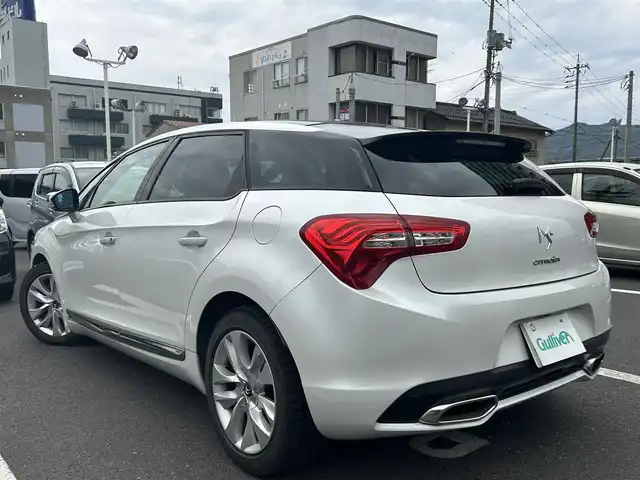 シトロエン ＤＳ５ ホワイトメロディ 島根県 2015(平27)年 8.7万km ブランナクレ 純正オーディオ/（Ｂｌｕｅｔｏｏｔｈ/ＣＤ/ＡＵＸ/AM・FMラジオ）/ＥＴＣ/バックカメラ/レザーシート/前後コーナーセンサー/コックピットルーフ/パワーシート/温度調整機能付きシートヒーター/自動防眩ミラー/ヘッドアップディスプレイ/アクティブランバーサポート