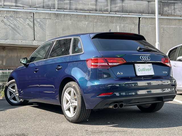 アウディ Ａ３ スポーツバック 1．4 TFSI 愛知県 2017(平29)年 9.6万km コスモスブルーM 純正ナビ/フルセグTV・CD・DVD・Bluetooth・SD/バックカメラ/クルーズコントロール/パークトロニック/2.0ETC/スマートキー/プッシュスタート/ステアリングスイッチ/電動格納ミラー/アイドリングストップ/ドライバーアシスト/ISOFIX/横滑り防止装置/純正フロアマット/保証書/取扱説明書/スペアキー