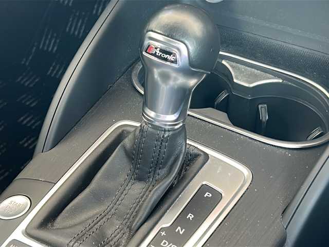 アウディ Ａ３ スポーツバック 1．4 TFSI 愛知県 2017(平29)年 9.6万km コスモスブルーM 純正ナビ/フルセグTV・CD・DVD・Bluetooth・SD/バックカメラ/クルーズコントロール/パークトロニック/2.0ETC/スマートキー/プッシュスタート/ステアリングスイッチ/電動格納ミラー/アイドリングストップ/ドライバーアシスト/ISOFIX/横滑り防止装置/純正フロアマット/保証書/取扱説明書/スペアキー