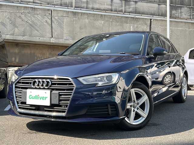 アウディ Ａ３ スポーツバック 1．4 TFSI 愛知県 2017(平29)年 9.6万km コスモスブルーM 純正ナビ/フルセグTV・CD・DVD・Bluetooth・SD/バックカメラ/クルーズコントロール/パークトロニック/2.0ETC/スマートキー/プッシュスタート/ステアリングスイッチ/電動格納ミラー/アイドリングストップ/ドライバーアシスト/ISOFIX/横滑り防止装置/純正フロアマット/保証書/取扱説明書/スペアキー
