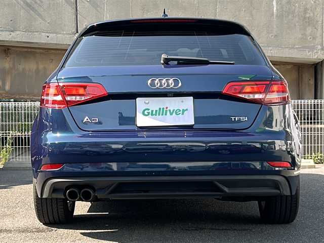 アウディ Ａ３ スポーツバック 1．4 TFSI 愛知県 2017(平29)年 9.6万km コスモスブルーM 純正ナビ/フルセグTV・CD・DVD・Bluetooth・SD/バックカメラ/クルーズコントロール/パークトロニック/2.0ETC/スマートキー/プッシュスタート/ステアリングスイッチ/電動格納ミラー/アイドリングストップ/ドライバーアシスト/ISOFIX/横滑り防止装置/純正フロアマット/保証書/取扱説明書/スペアキー