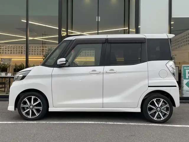 日産 デイズ ルークス ハイウェイスターX Gパッケージ 茨城県 2017(平29)年 5.3万km ホワイトパール 純正ナビ/【FM・AM・TV・BT】/衝突軽減システム/アイドリングストップ/全方位カメラ/両側パワスラ/純フロアマット/純正15インチAW/オートライト/LED/ステアリングリモコン/ドアバイザー/スマートキー/スペアキー有/プッシュスタート