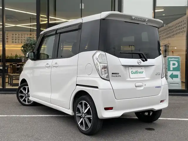 日産 デイズ ルークス ハイウェイスターX Gパッケージ 茨城県 2017(平29)年 5.3万km ホワイトパール 純正ナビ/【FM・AM・TV・BT】/衝突軽減システム/アイドリングストップ/全方位カメラ/両側パワスラ/純フロアマット/純正15インチAW/オートライト/LED/ステアリングリモコン/ドアバイザー/スマートキー/スペアキー有/プッシュスタート