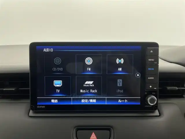 ホンダ ヴェゼル ハイブリッド e:HEV Z 群馬県 2023(令5)年 1.4万km クリスタルブラックパール 純正9インチナビ/(AM/FM/Bluetooth/CD/DVD/SD/USB)/＝＝＝＝＝＝/バックモニター/ブラインドスポットインフォメーション/ハンズフリーアクセスパワーテールゲート(予約クローズ機能付)/Honda SENSING/ ・衝突軽減ブレーキ/近距離衝突軽減ブレーキ/ ・誤発進抑制機能/後方誤発進抑制機能/ ・歩行者事故低減ステアリング/ ・路外逸脱抑制機能/ ・渋滞追従機能付アダプティブクルーズコントロール/ ・車線維持支援システム/ ・トラフィックジャムアシスト/ ・先行車発進お知らせ機能/ ・標識認識機能/ ・オートハイビーム/ ・パーキングセンサーシステム/パドルシフト/前席シートヒーター/ステアリングヒーター/純正前後方ドライブレコーダー/ETC/親水/ヒーテッドドアミラー/電熱線入りフロントウィンドウ/電動パーキングブレーキ/オートブレーキホールド/プッシュスタート/スマートキー