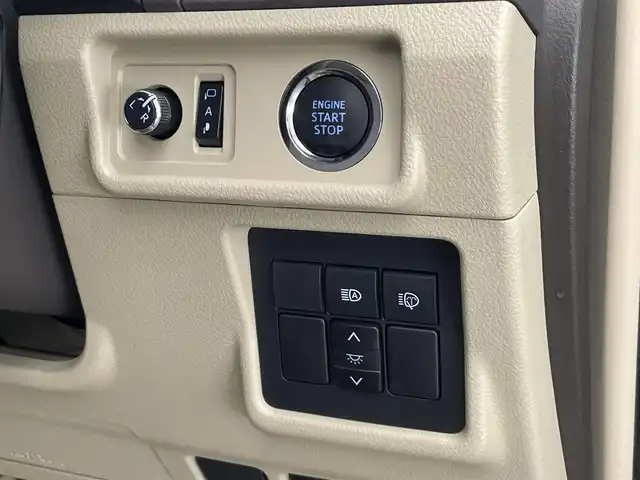 トヨタ ランドクルーザー プラド TX Lパッケージ 愛知県 2022(令4)年 1.8万km アティチュードブラックマイカ メーカー9型ＤＡナビ/ETC2.0/全方位カメラ/ベージュ内装/本革シート/パワーシート/7人乗り/サンルーフ/ルーフレール/19インチアルミホイール/スペアタイヤ/BSM/レーダークルーズコントロール/禁煙車