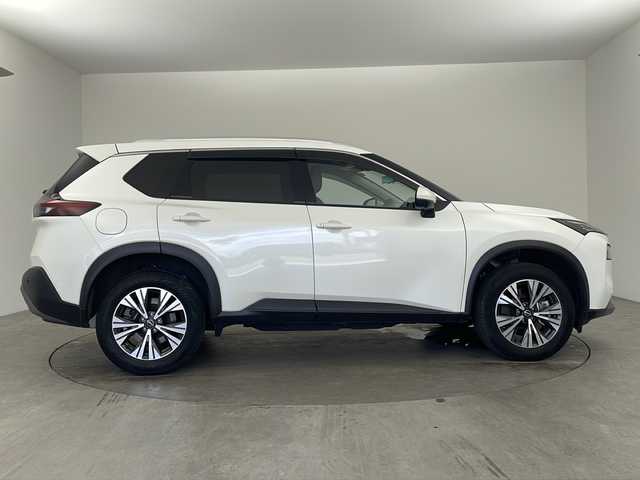日産 エクストレイル X 兵庫県 2022(令4)年 2.4万km ブリリアントホワイトパール ・ワンオーナー/・NissanConnectナビゲーションシステム（地デジ内蔵）/・インテリジェントアラウンドビューモニター/・ビルトインETC2.0/・インテリジェントルームミラー/・前後ドライブレコーダー/・防水シート/・前席パワーシート/・運転席メモリ機能付き/・前席シートヒーター/・LEDヘッドライト/・NissanConnect専用車載通信ユニット/・USB電源ソケット/・100VAC電源（1500W）/・プロパイロット緊急停止支援システム/・SOSコール/・革巻きステアリング/・ハイビームアシスト/・インテリジェント エマージェンシーブレーキ/・踏み間違い衝突防止アシスト/・標識検知機能/・インテリジェント FCW（前方衝突予測警報）/・インテリジェント DA（ふらつき警報）/・インテリジェント LI （車線逸脱防止支援システム）/・LDW（車線逸脱警報）/・インテリジェント BSI（後側方衝突防止支援システム）/・BSW（後側方車両検知警報）/・RCTA（後退時車両検知警報