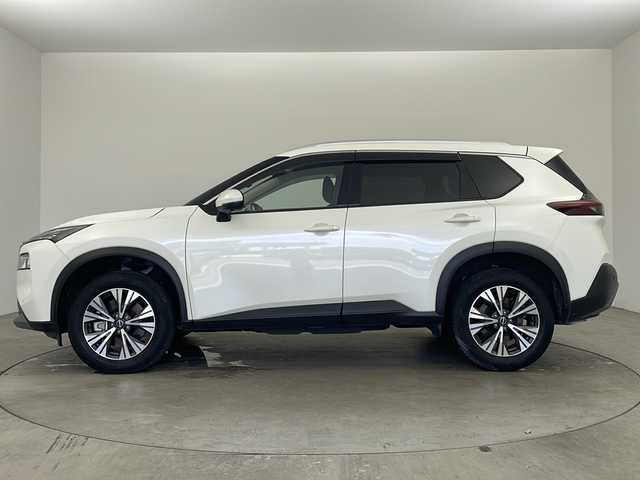 日産 エクストレイル X 兵庫県 2022(令4)年 2.4万km ブリリアントホワイトパール ・ワンオーナー/・NissanConnectナビゲーションシステム（地デジ内蔵）/・インテリジェントアラウンドビューモニター/・ビルトインETC2.0/・インテリジェントルームミラー/・前後ドライブレコーダー/・防水シート/・前席パワーシート/・運転席メモリ機能付き/・前席シートヒーター/・LEDヘッドライト/・NissanConnect専用車載通信ユニット/・USB電源ソケット/・100VAC電源（1500W）/・プロパイロット緊急停止支援システム/・SOSコール/・革巻きステアリング/・ハイビームアシスト/・インテリジェント エマージェンシーブレーキ/・踏み間違い衝突防止アシスト/・標識検知機能/・インテリジェント FCW（前方衝突予測警報）/・インテリジェント DA（ふらつき警報）/・インテリジェント LI （車線逸脱防止支援システム）/・LDW（車線逸脱警報）/・インテリジェント BSI（後側方衝突防止支援システム）/・BSW（後側方車両検知警報）/・RCTA（後退時車両検知警報