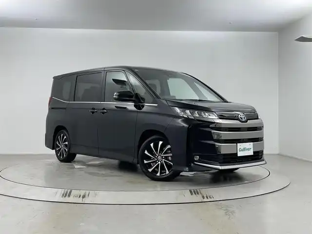 トヨタ ノア ハイブリッド S－Z 埼玉県 2025(令7)年 0.1万km未満 ブラック 登録済未使用車/トヨタセーフティセンス/両側パワースライドドア/純正メモリナビ/CD/DVD/Bluetooth/フルセグ/全方位カメラ/クルーズコントロール/ビルトインETC2.0/ハーフレザーシート/前席シートヒーター/プッシュスタート/スマートキー