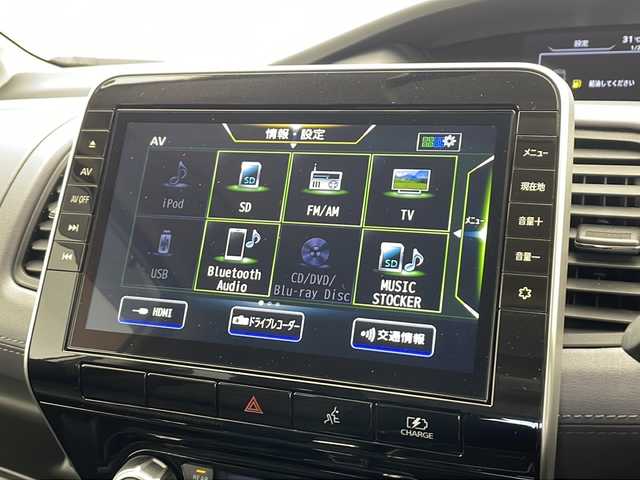 日産 セレナ e－パワー ハイウェイスター V 千葉県 2022(令4)年 3.5万km ブリリアントホワイトパール プロパイロット/エマージェンシーブレーキ/ロードサインアシスト/ブラインドスポットモニター/レーダークルーズコントロール/後側方支援/アラウンドビューカメラ/オートホールド/電動パーキングブレーキ/コーナーセンサー/純正１０インチナビ【CD DVD　BD　BT　DTV)/フリップダウンモニター/前方ドライブレコーダー/ETC/両側パワースライドドア/純正フロアマット
