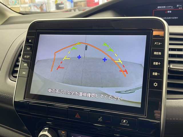 日産 セレナ e－パワー ハイウェイスター V 千葉県 2022(令4)年 3.5万km ブリリアントホワイトパール プロパイロット/エマージェンシーブレーキ/ロードサインアシスト/ブラインドスポットモニター/レーダークルーズコントロール/後側方支援/アラウンドビューカメラ/オートホールド/電動パーキングブレーキ/コーナーセンサー/純正１０インチナビ【CD DVD　BD　BT　DTV)/フリップダウンモニター/前方ドライブレコーダー/ETC/両側パワースライドドア/純正フロアマット