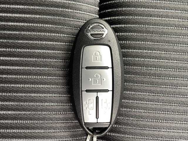 日産 セレナ e－パワー ハイウェイスター V 千葉県 2022(令4)年 3.5万km ブリリアントホワイトパール プロパイロット/エマージェンシーブレーキ/ロードサインアシスト/ブラインドスポットモニター/レーダークルーズコントロール/後側方支援/アラウンドビューカメラ/オートホールド/電動パーキングブレーキ/コーナーセンサー/純正１０インチナビ【CD DVD　BD　BT　DTV)/フリップダウンモニター/前方ドライブレコーダー/ETC/両側パワースライドドア/純正フロアマット