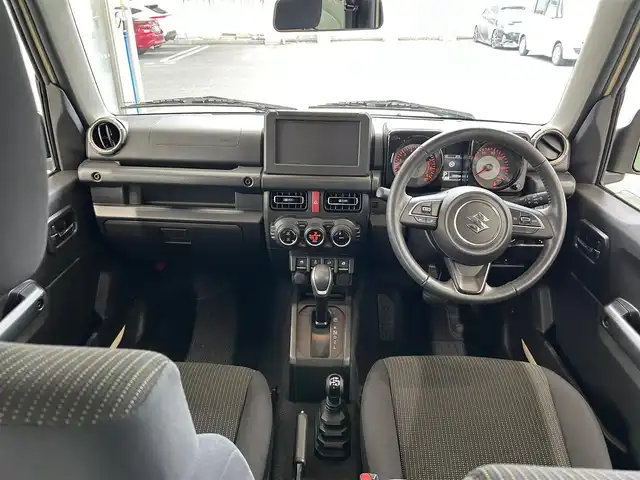 スズキ ジムニー XC 宮城県 2023(令5)年 1.3万km シフォンアイボリーM ワンオーナー/４WD/クルーズコントロール/車線逸脱警報システム/衝突被害軽減装置/ヒルディセントコントロール/ミラーヒーター/シートヒーター/ヘッドライトウォッシャー/オートライト/LEDライト/ETC/保証書/サマータイヤ純正AW（１７５/80R16）５ｍｍ