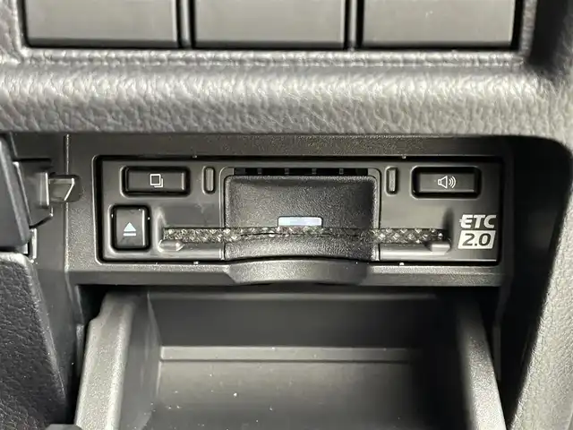 レクサス ＬＢＸ クール 群馬県 2024(令6)年 0.9万km パールⅡ アドバンスドパーク/パーキングサポートブレーキ（周囲静止物）/純正前後ドライブレコーダー/――――――/純正9.8インチディスプレイオーディオ/（BT/USB/AM/FM/Miracast/Android Auto/Apple Car Play）/パノラミックビューモニター/レクサスセーフティプラス/・プリクラッシュセーフティ/・レーンディパーチャーアラート/・レーントレーシングアシスト/・レーダークルーズコントロール/・アダプティブハイビーム/・ドライバー異常時対応システム/・ロードサインアシスト/・発進遅れ告知/・プロアクティブドライビングアシスト/ITS Connect/ブラインドスポットモニター/安心降車アシスト/パーキングサポートブレーキ/（前後方静止物/後方接近車両/後方歩行者）/LEDヘッドランプ/ビルトインETC2.0/前席シートヒーター/ハーフレザーシート/運転席シートメモリー/電動パーキングブレーキ