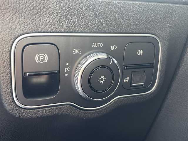 メルセデス・ベンツ Ｂ２００ｄ AMGライン 栃木県 2019(令1)年 1.7万km コスモスブラック レーダーセーフティーパック/レーダークルーズコントロール/ブラインドスポットモニター/レーンキープアシスト/ナビパッケージ/純正ナビ/（AM/FM/Bluetooth/USB)/フルセグTV/パワーシート/パワーバックドア （フットオープナー）/シートヒーター（D/N席）/ETC2.0/純正18インチアルミ