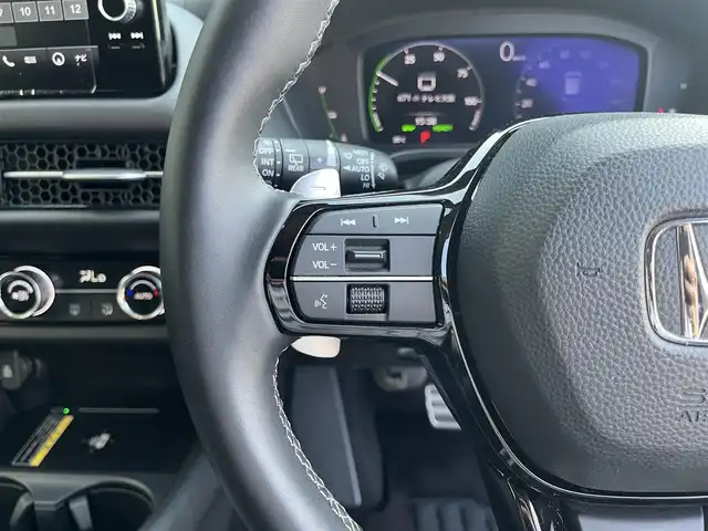 ホンダ ＺＲ－Ｖ ハイブリッド e:HEV Z 滋賀県 2023(令5)年 1.8万km スーパープラチナグレーメタリック ９インチホンダコネクトナビ/Bluetooth/フルセグTV/ホンダセンシング/渋滞追従機能付きアダプティブクルーズコントロール/車線維持支援システム/衝突被害軽減ブレーキ/路外逸脱抑制機能/標識認識機能/ブラインドスポットインフォメーション/パーキングセンサーシステム/後退出庫サポート/BOSEスピーカー/パドルシフト/全方位カメラ/純正ETC2.0/ワイヤレス充電/オートホールド/パワーシート/シートヒーター/ステアリングヒーター/パワーバックドア/LEDヘッドライト